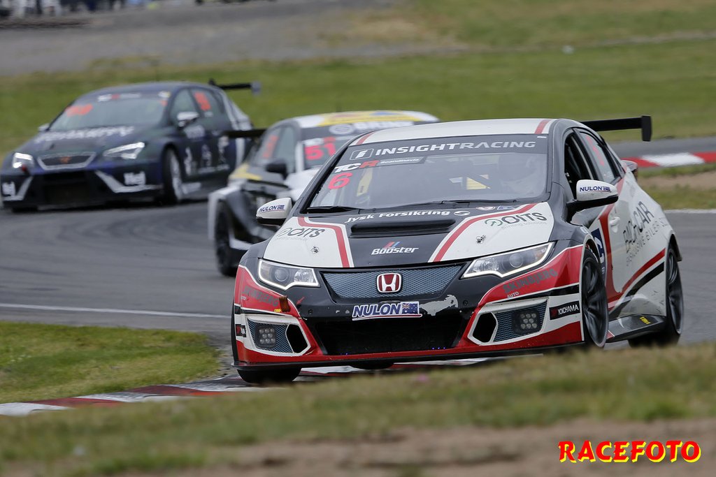En niendeplads til Jonas Lynge blev det bedste løbsresultat for weekenden - men weekenden på Falkenberg viste også, at Insight Racing har fundet god fart i den svenske serie. Nu skal teamet finde de sidste tiendedele i kvalifikationerne, for det er enormt afgørende i så tæt en serie som TCR Scandinavia.
(Foto: Bengt-Åce Gustavsson/Racefoto.se)